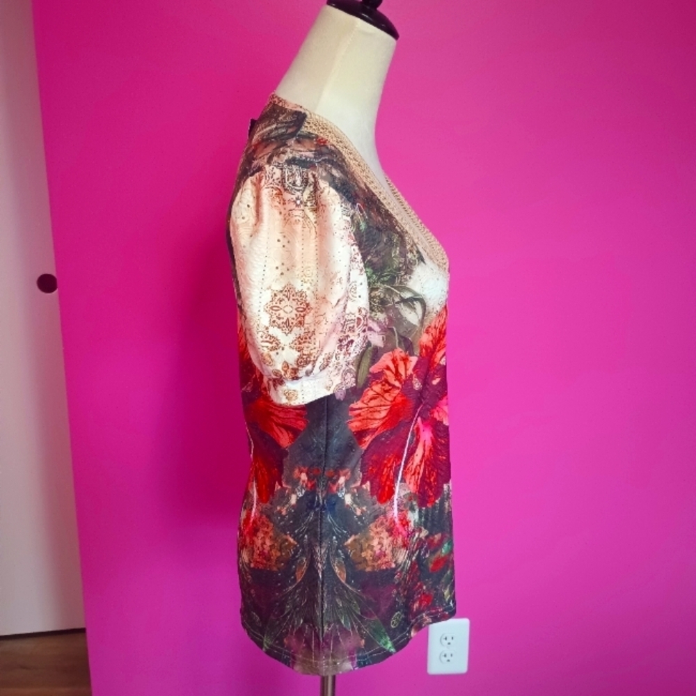 ETCYY Ladies Wild flower Lace V-Neck T-shirt (NWT!) Size S - Picture 4 of 8